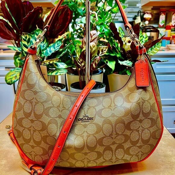 🔥🌷NWT! Coach F58288 Sig Harley EW Hobo Handbag Msrp:$375.00 - Picture 3 of 13